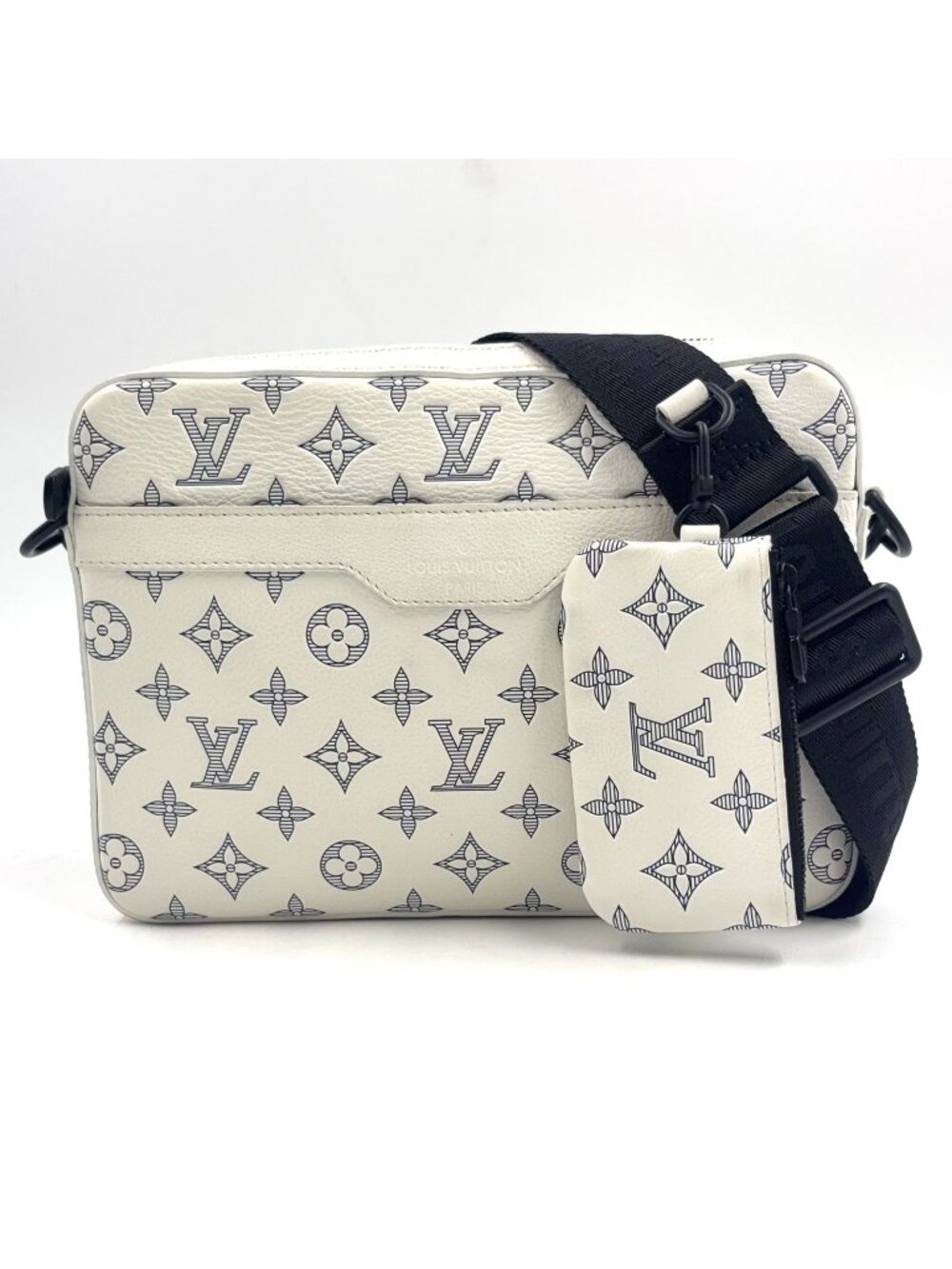 Louis Vuitton Trio Messenger Leather White Shoulder Bag Black